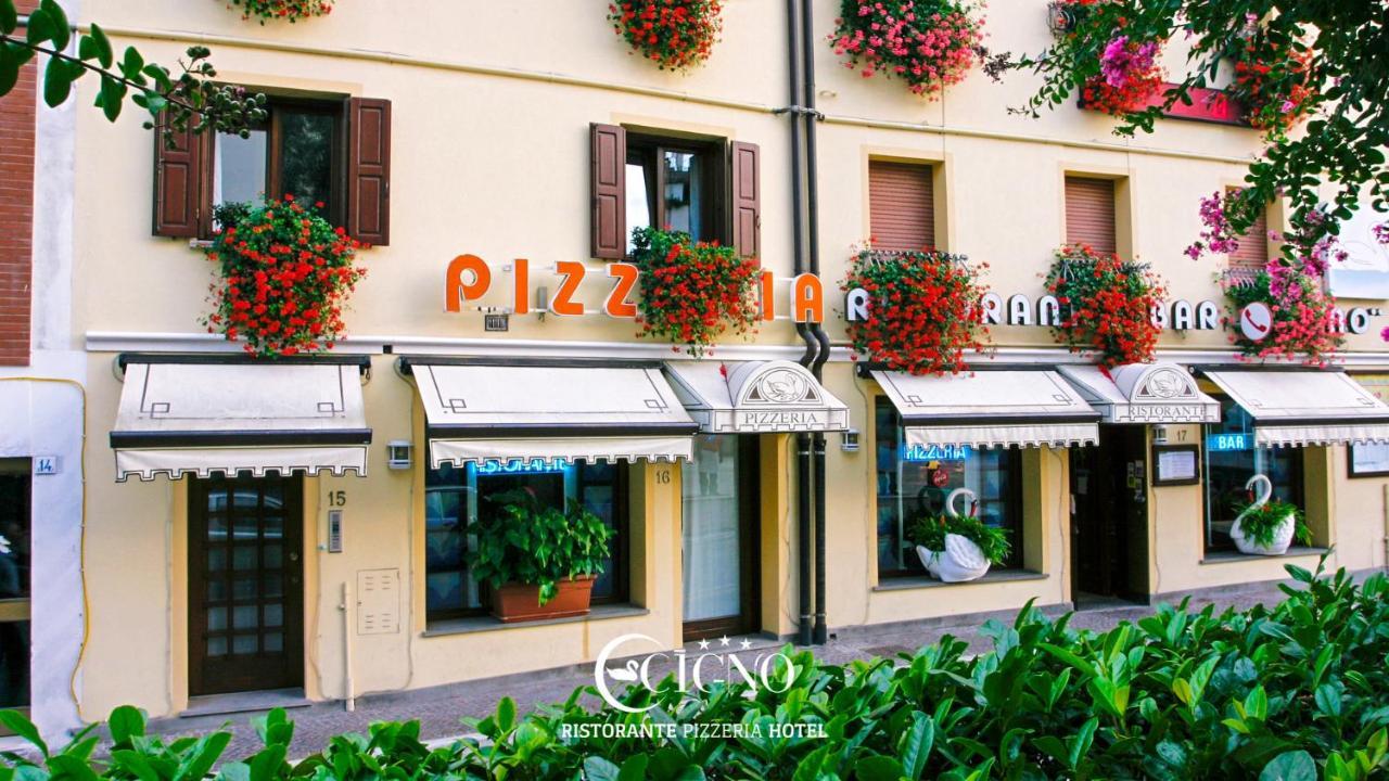 Hotel Ristorante Cigno Латізана Екстер'єр фото